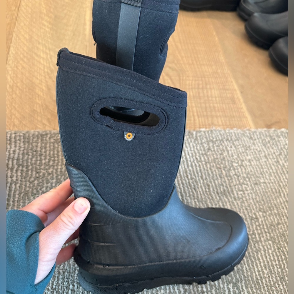 Kids size 13 neo classic bogs winter boots